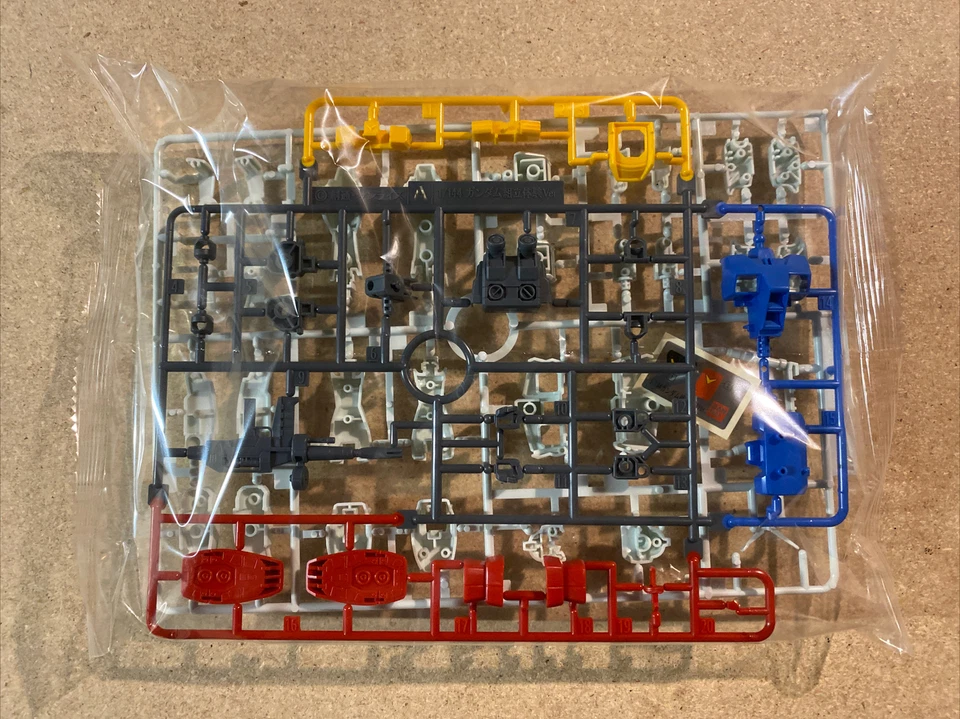 Bandai Gunpla Model Kit 1/144 RX-78-2 Gundam Building Experience Version - Image 4 of 4