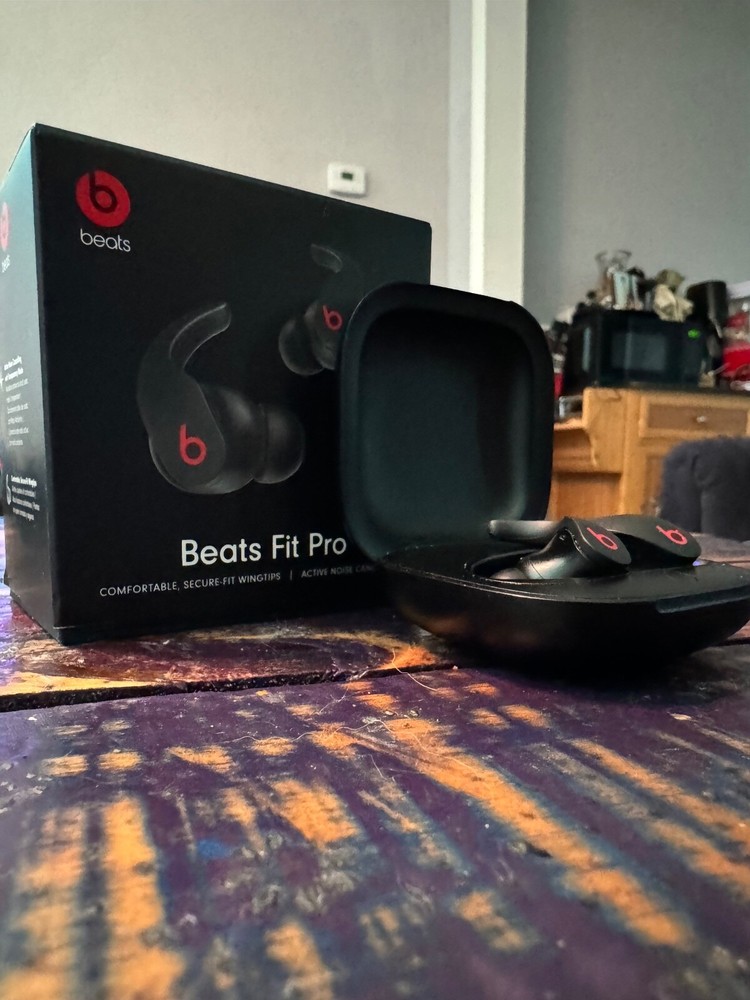 Beats Fit Pro True Wireless by Dr. Dre Earbuds Black used and in great condition