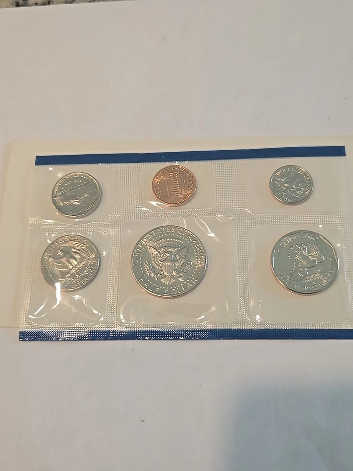 Juego P&D 1981 sin circular como nuevo con 13 monedas de Estados Unidos y sobre OGP Foto 3 de 4