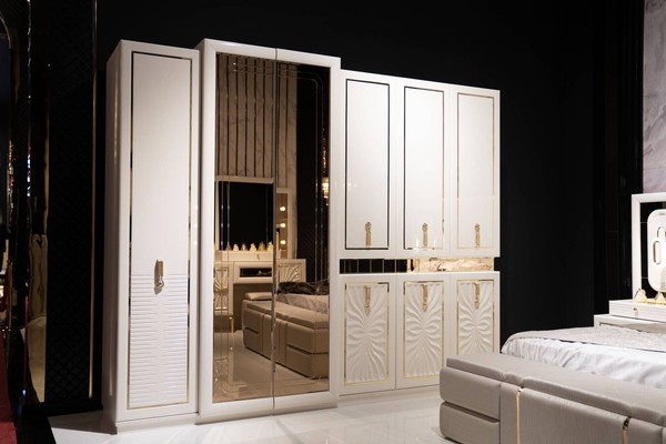 Kleiderschrank Aus Holz In Beige Modern Eleganter Stil-image