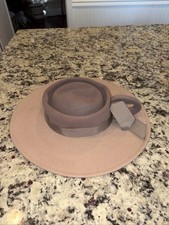 Vtg Mr John Moderne Womens 100 Wool hat, 2-toned wide brim w/ribbon details