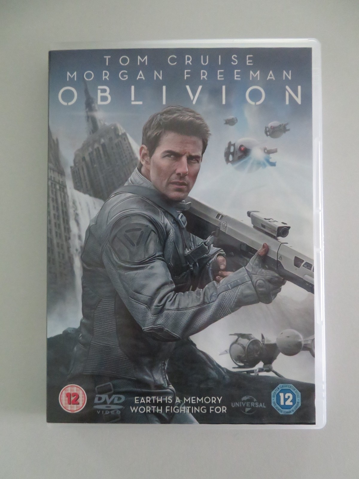 OBLIVION (DVD) TOM CRUISE MORGAN FREEMAN 2013 REGION 2,4