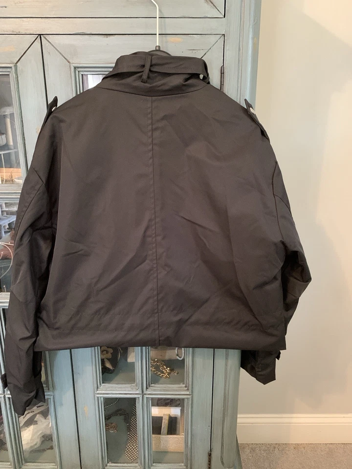 Women’s black military-style cropped jacket with cargo pockets. Size L - Image 4 of 4