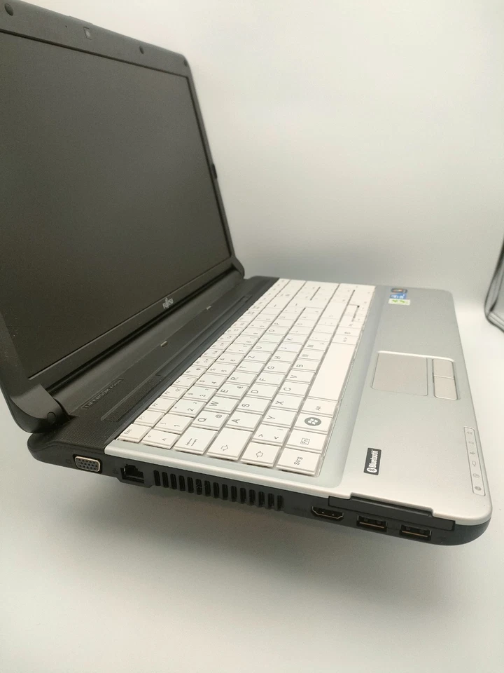 Fujitsu Lifebook A530, Intel Core i3-M380, 8GB RAM / 120GB SSD - Laptop - Bild 3 von 4