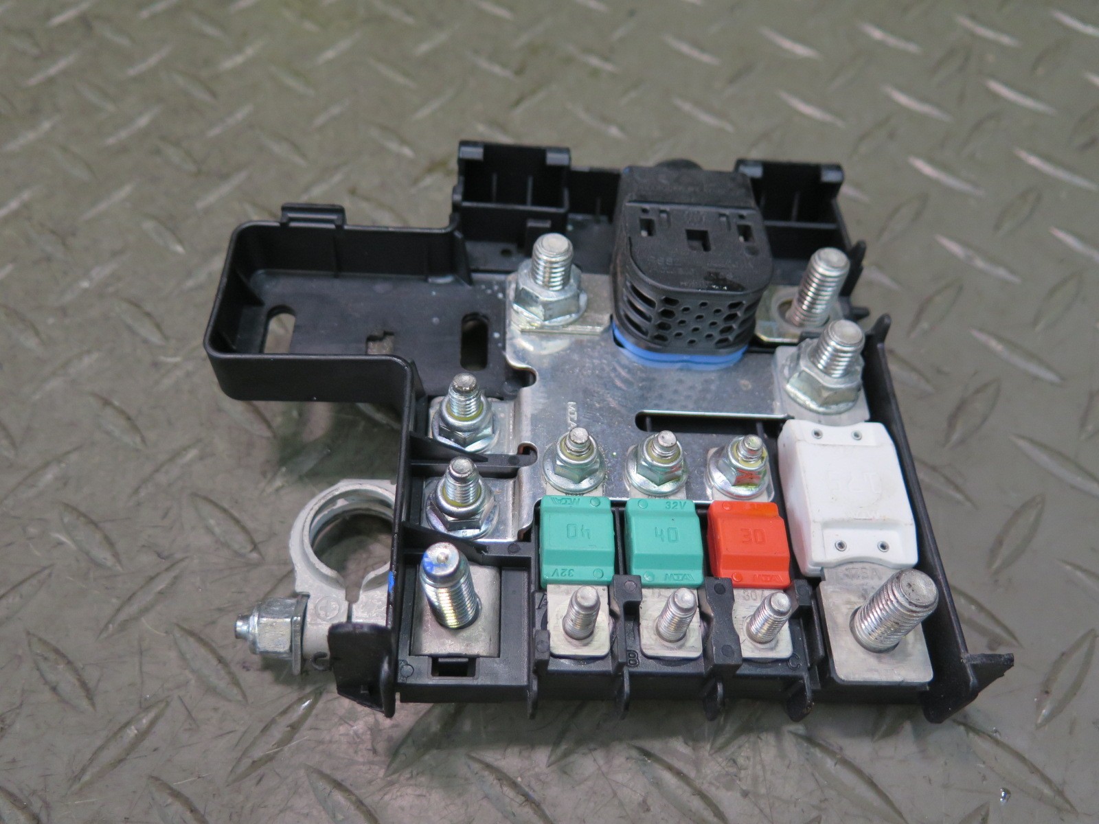 2017-2020 MASERATI LEVANTE M161 BATTERY POSITIVE TERMINAL JUNCTION FUSE BOX