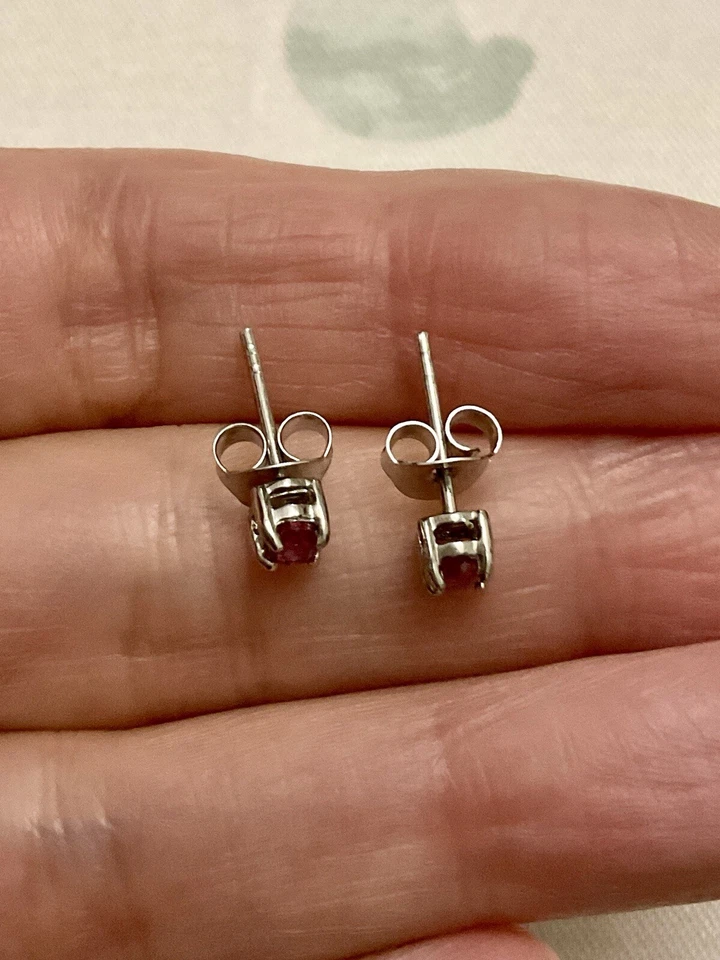 RUBIS Véritable, OR Blanc , ARGENT, Solitaires BOUCLES D’OREILLES ANCIENNES - Photo 4/4