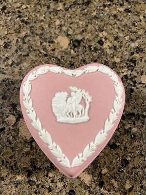 【Pink Love 】★希少　ホワイトラタン　ハート♡チェスト RARE WEDGWOOD PINK JASPERWARE SMALL HEART SHAPE TRINKET BOX | eBay