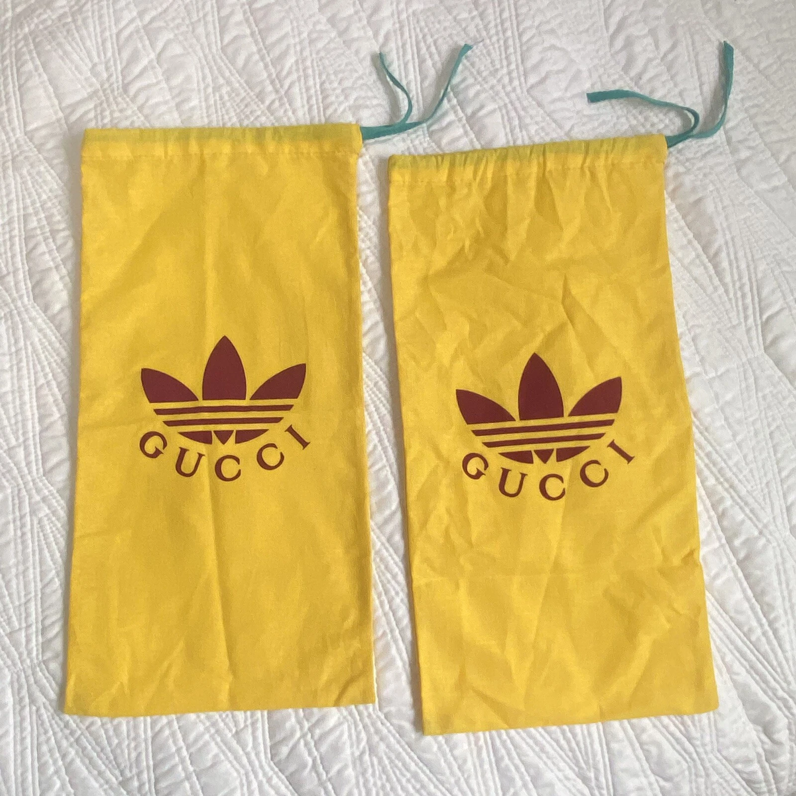 2 sacs à poussière Gucci Adidas 15,5