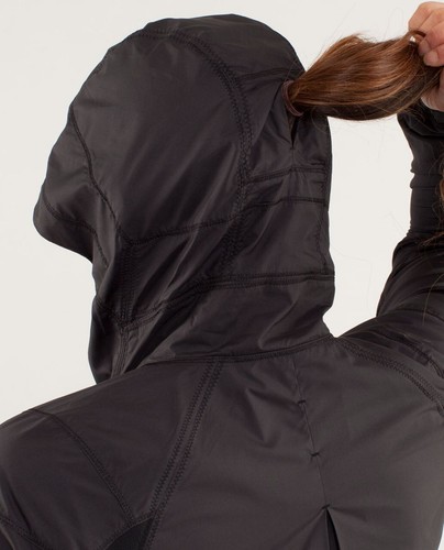 LULULEMON Run Get Up And Glow Jacket Women's Activewear Black Reflective SIZE 6 - Picture 4 of 6