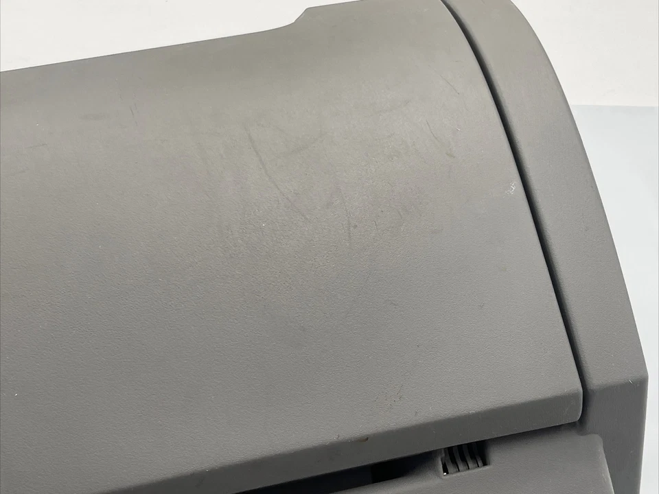 Volkswagen Beetle 1998-2010 tablero guantera compartimento gris sin auxiliar **grietas** Foto 4 de 4