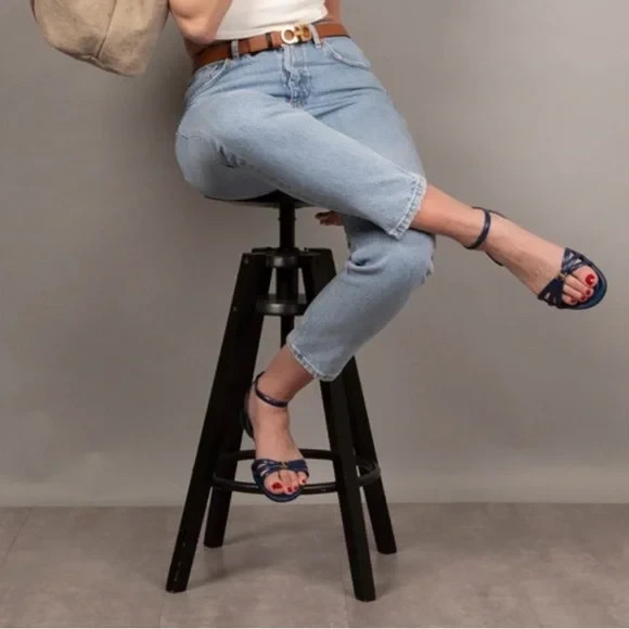 TOD'S Designer Authentic Flat Leather Sandals, SZ… - image 3