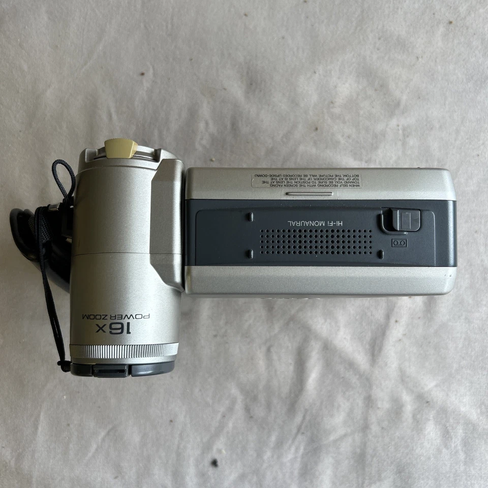 Sharp VLE 610 8mm Retro Viewcam Camcorder Made In Japan With tape Untested Spare - Image 3 of 4