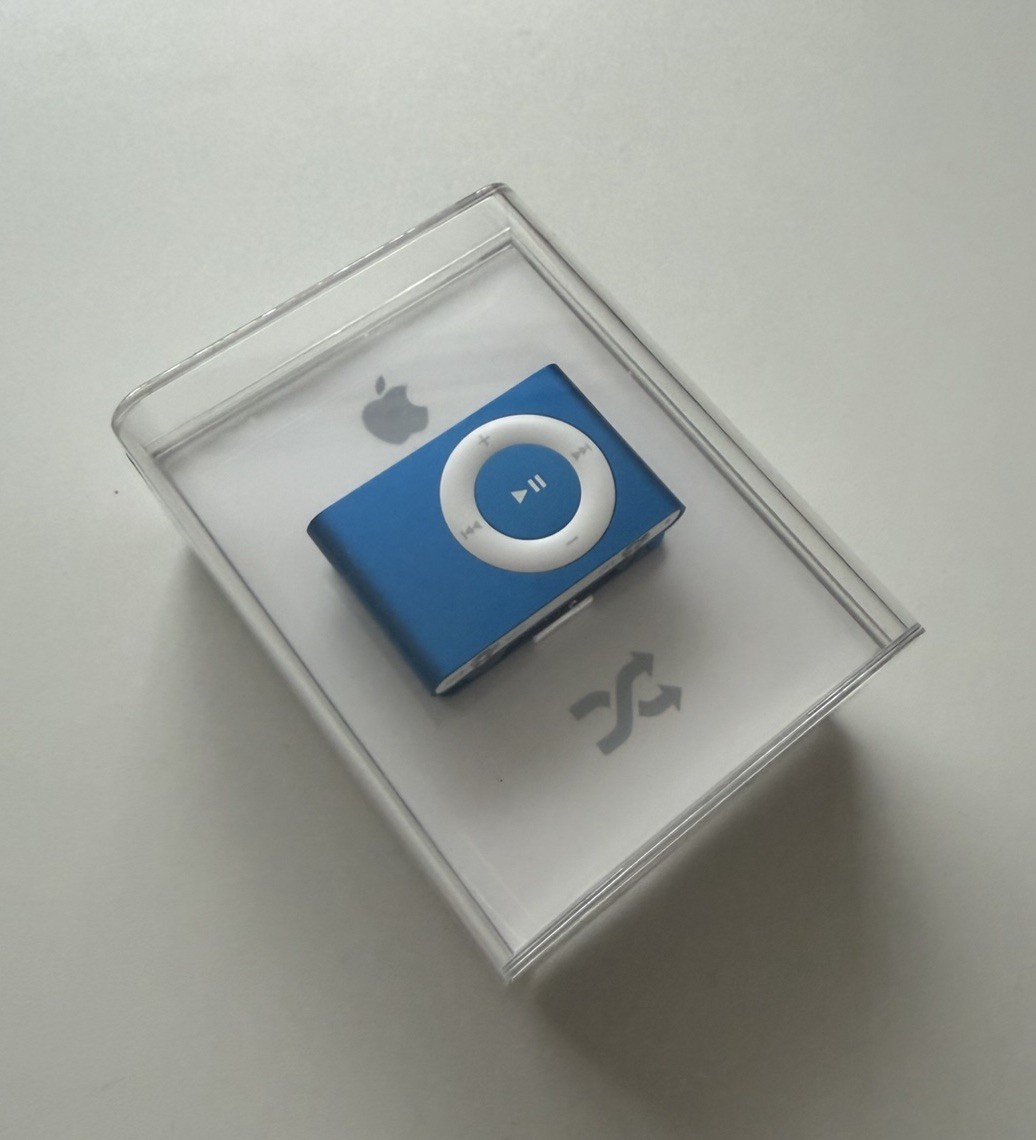 New Sealed Old Stock Apple iPod Shuffle - 2nd Generation  - Rare