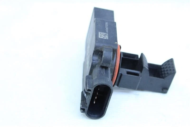 Used Fuel Injection Air Flow Meter fits: 2011 Cadillac Escalade 3.0 Grade A Foto 2 de 4
