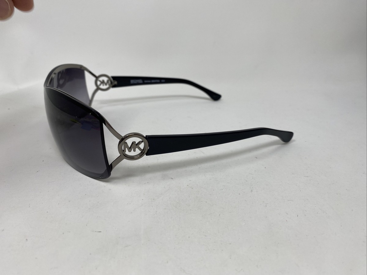 Michael Kors Black Sunglasses with Case. Michael Kors Verona (M2475S).  MICHAEL KORS VERONA M2475s 033 60/14/115 BLACK GUNMETAL W  main image 2