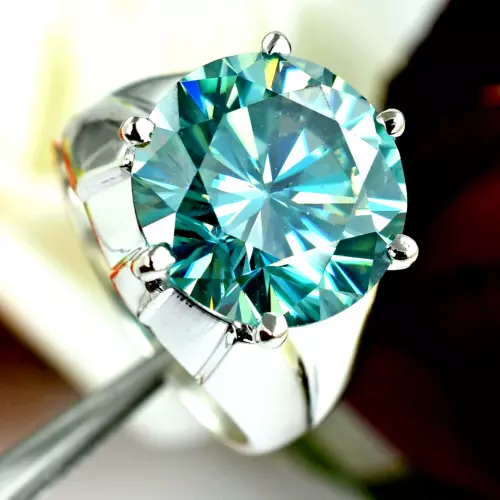 Blue store treated diamonds