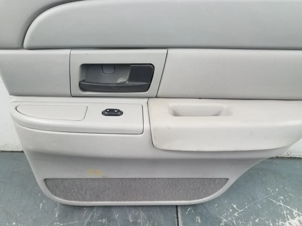 Panel de puerta trasera derecha Grand Marquis/Corwn Vic Victoria 2003 #4659 L3 Foto 3 de 4