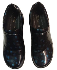 SPRING STEP BLACK BLUE POLKA DOT CLOGS SIZE 8 OIL AND RESISTANT WOMENS