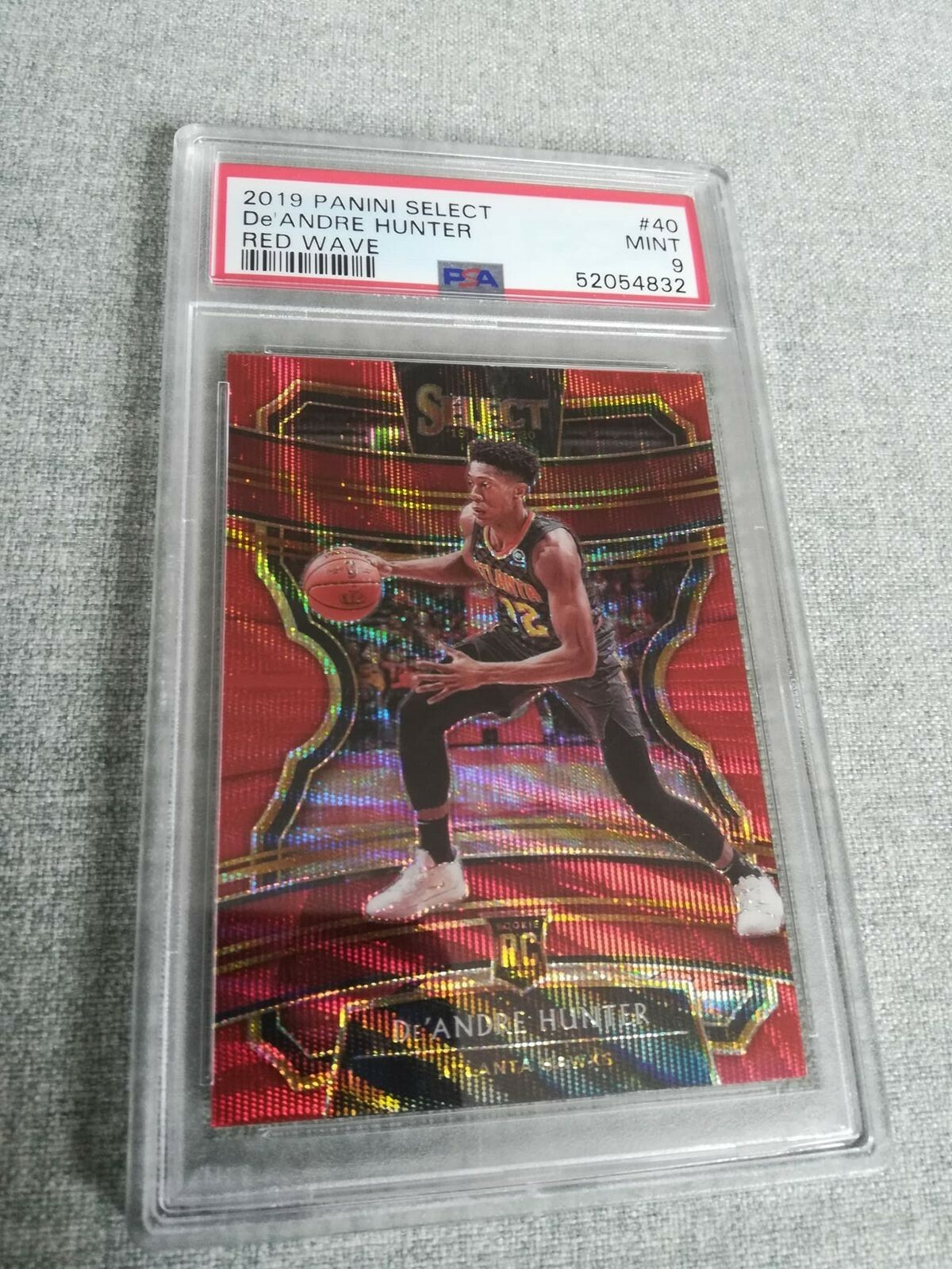 2019-20 Panini Select Red Wave Prizm #40 De'Andre Hunter PSA 9