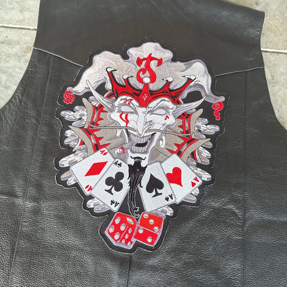 Chaleco motero vintage de cuero negro con bordado loco en la parte posterior y delantera Foto 4 de 4