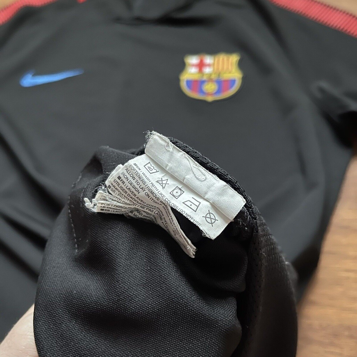 BARCELONA NIKE 2017/2018 FOOTBALL SOCCER TRAINING JERSEY SIZE “M