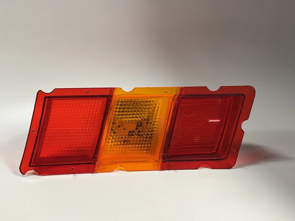 NOS - OEM Toyota 81561-20142 Luz trasera derecha Lámpara Lente 1972-73 Corona RT95 Foto 3 de 4