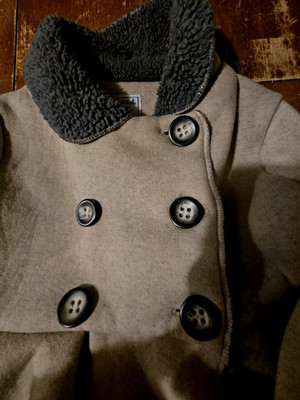 Mac & CO. OLD NAVY  4T Poly Cream And Grey Winter Coat. Faux Fur. Worn Once. 