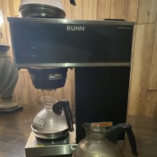 BUNN VPR Commercial Auto Coffee Brewer NSF Listed w/ 2 Warmers. 3 plastic pots