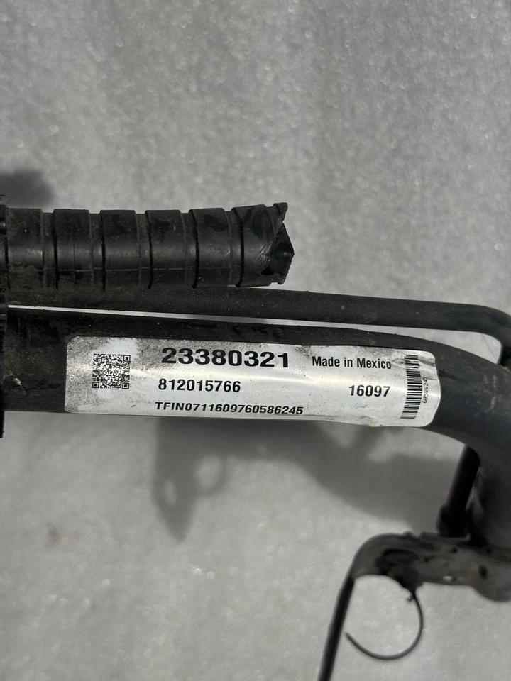 2017 2018 2019 CHEVROLET VOLT FUEL FILLER NECK PIPE WITH GAS CAP Foto 4 de 4