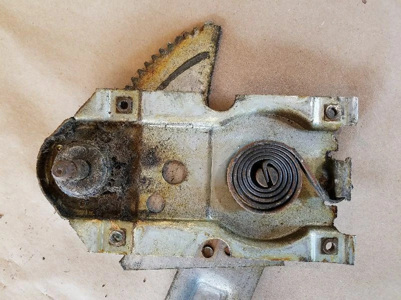 67 OLDSMOBILE DELMONT 88 CONVERTIBLE Cuarto Ventana Regulador Trasero Lado del Conductor Foto 3 de 4