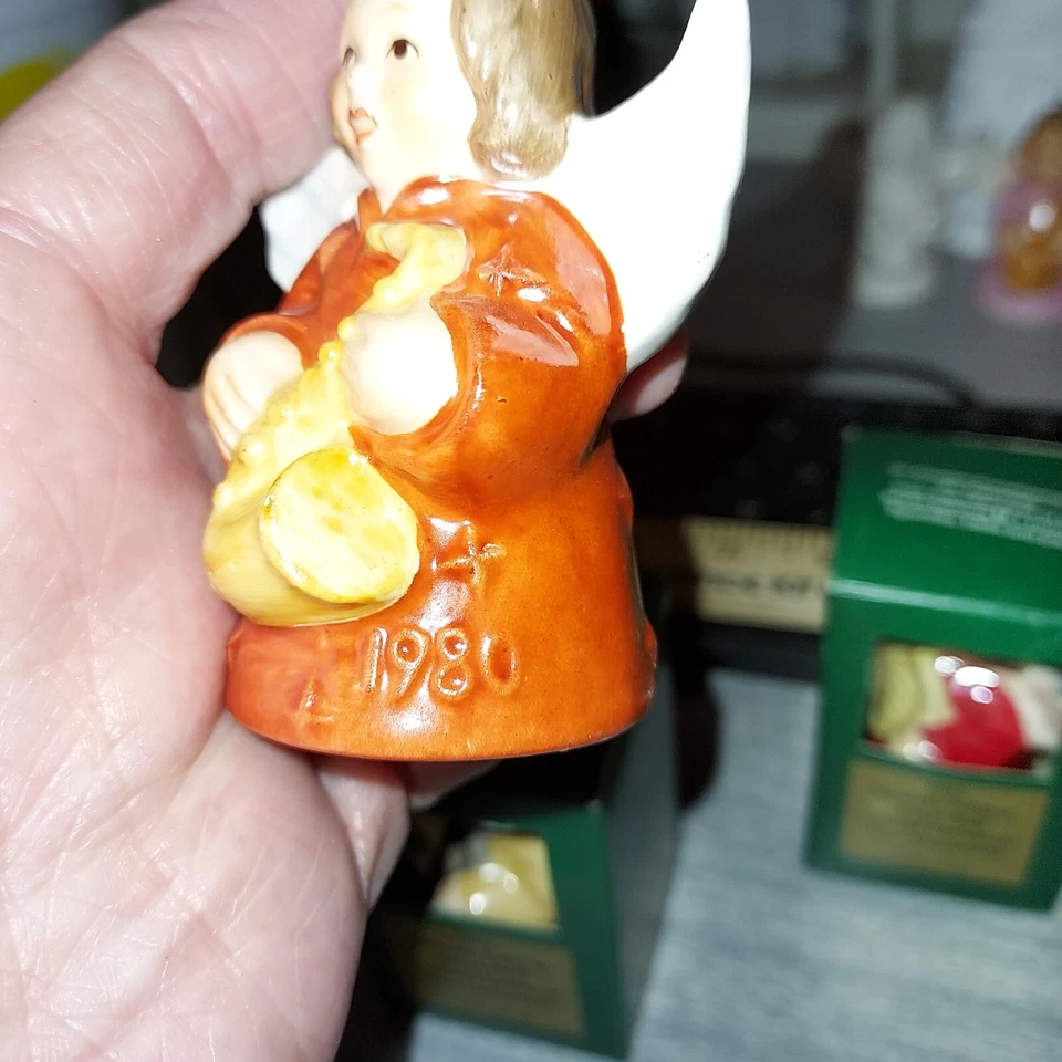 Juego de 4--1978 Adorno Anual Árbol de Navidad Angel Bell Goebel W. Alemania Foto 3 de 3