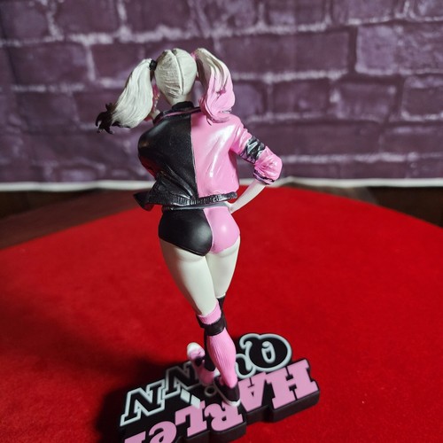 HARLEY QUINN ๐ PINK WHITE & BLACK - VALENTINE'S DAY - ARTGERM STATUE - Picture 11 of 12