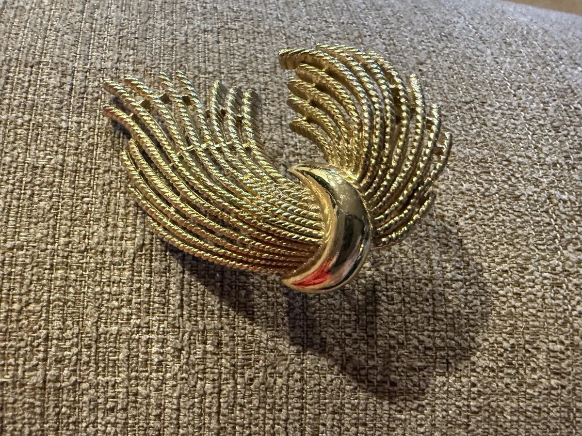 25+ Trifari Fashion Signed Vintage & Antique Brooches & Pins for