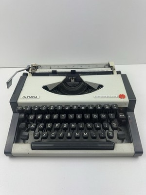 Olympia Traveller de Luxe S tragbare Schreibmaschine UK Layout + Koffer getestet