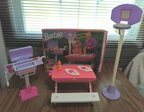 MATTEL 1992 Barbie Backyard Cookout Box & Accessories NOT COMPLETE w box 7567