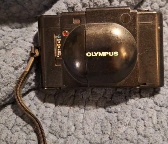 Vintage Olympus XA 35mm Rangefinder Film Camera F.Zuiko 1:2.8 35mm