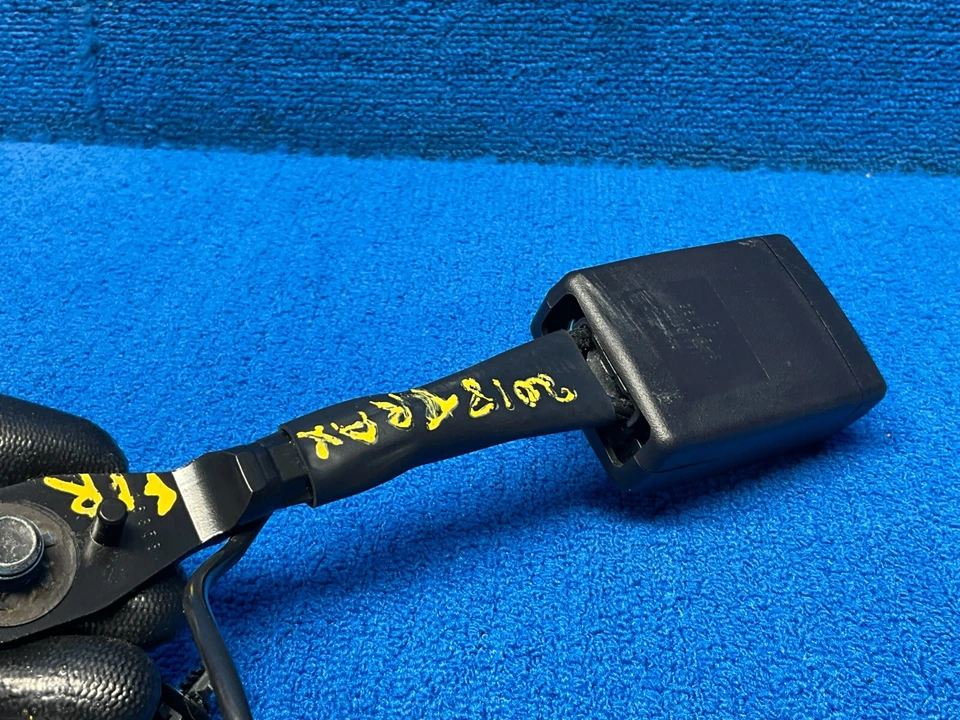 Chevrolet Trax 2015-2019 cinturón de seguridad pasajero delantero derecho clip hebilla de cierre OEM Foto 4 de 4
