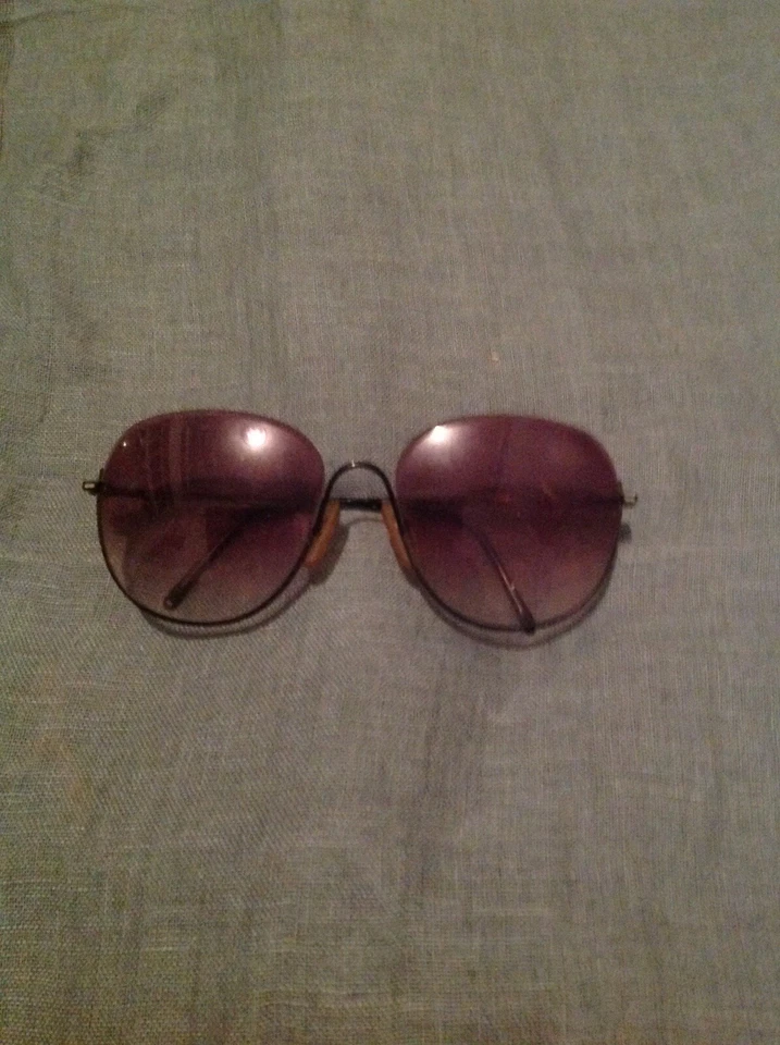 Gafas de sol Cristian dior negras ovaladas de moda. Foto 4 de 4