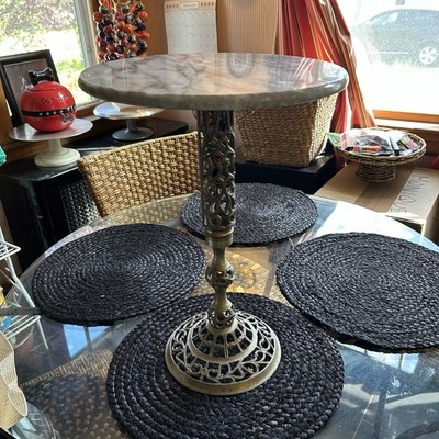 Vintage Round Marble-Top Side End Table / Plant Stand Side Table with Brass Base