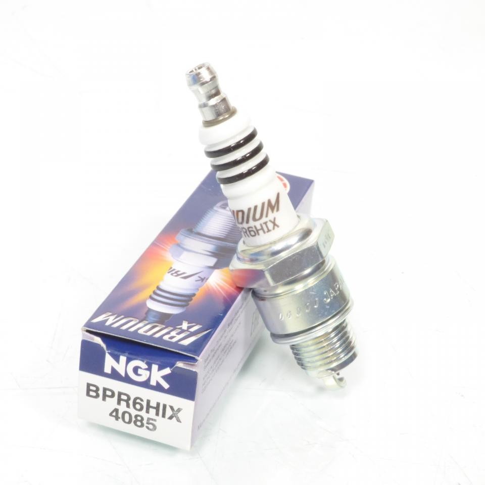 Bougie d'allumage NGK pour moto KTM 50 SM modèle après 2000 pièce neuve de haute performance