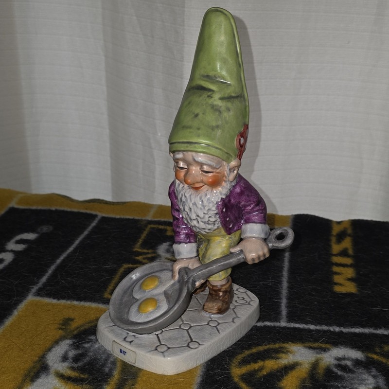 Goebel Hummel Gnome Figurine "Bit the Bachelor"