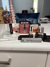 NEW Mixed Lot of 15 Deluxe Travel Size Brow, Eyes  Lip Samples W/makeup bag