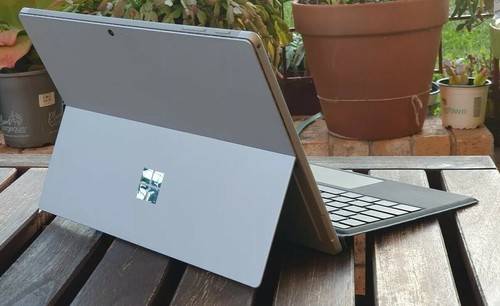 Microsoft Surface Pro 2017 i7 Gen 7 - 8GB Ram - 256 GBSSD Tablet + Keyboard - Picture 12 of 12