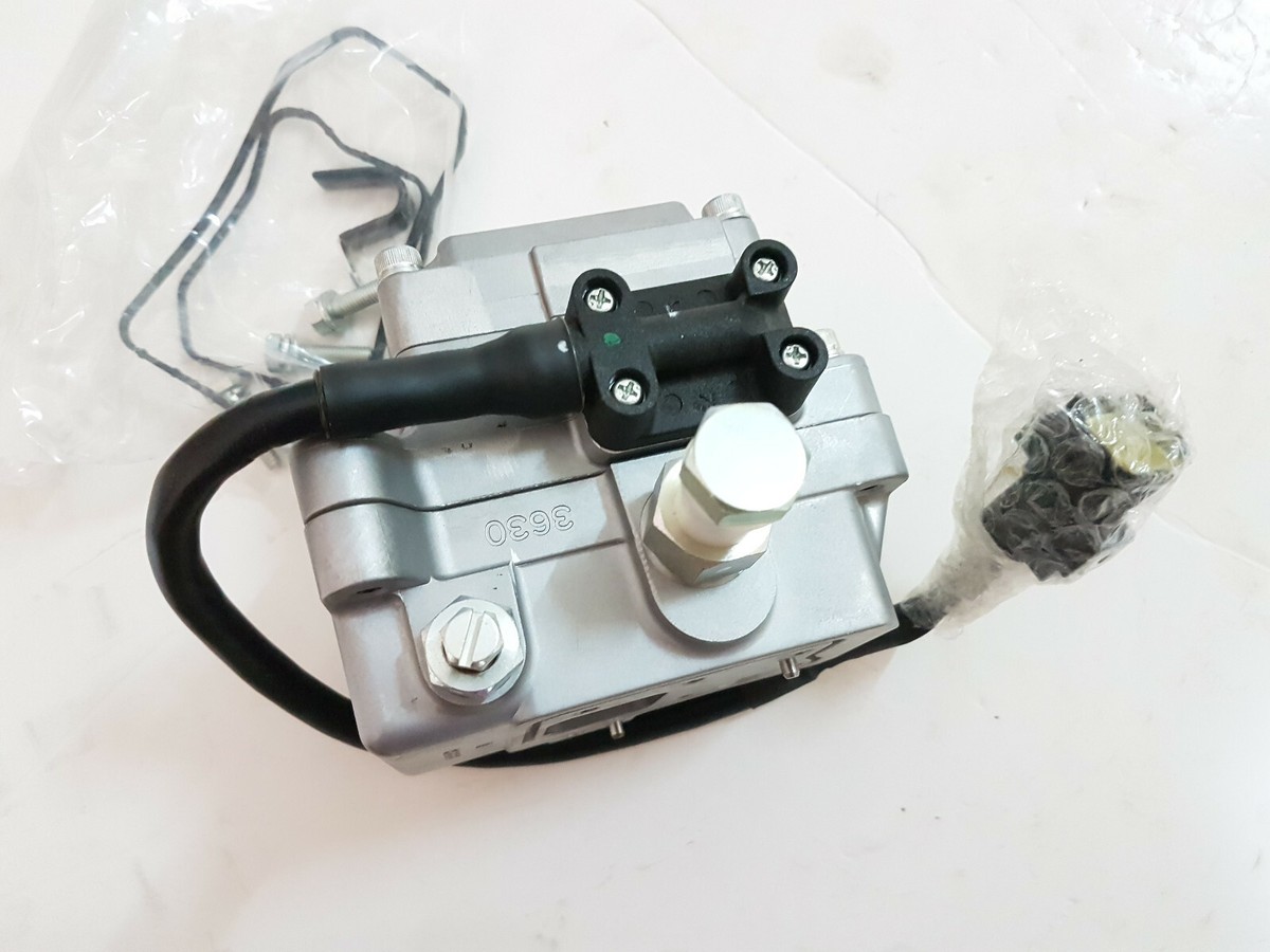 早い者勝ち！半額以下！新品未使用！FuelCell Two Wxyv4RT4 s-l1200.jpg