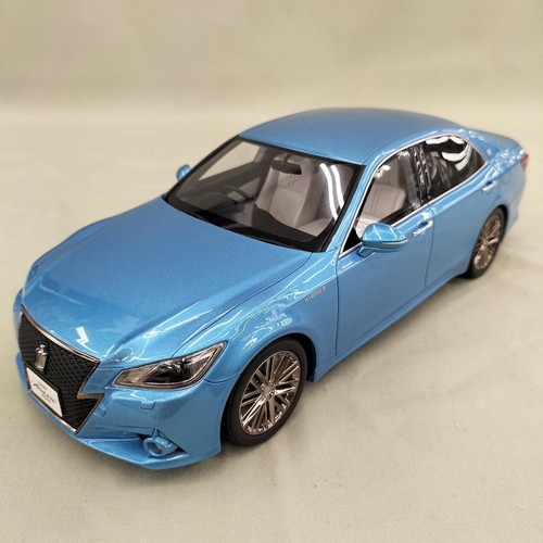 Kyosho 1/18 Scale SAMURAI Crown (Blue) Die-Cast Mini Car From Japan Used #0903 - Picture 1 of 11