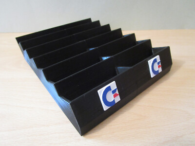 Ständer / Cover ''Schwarz'' für 12 Commodore C 64 / C 128 Cartridge / Module