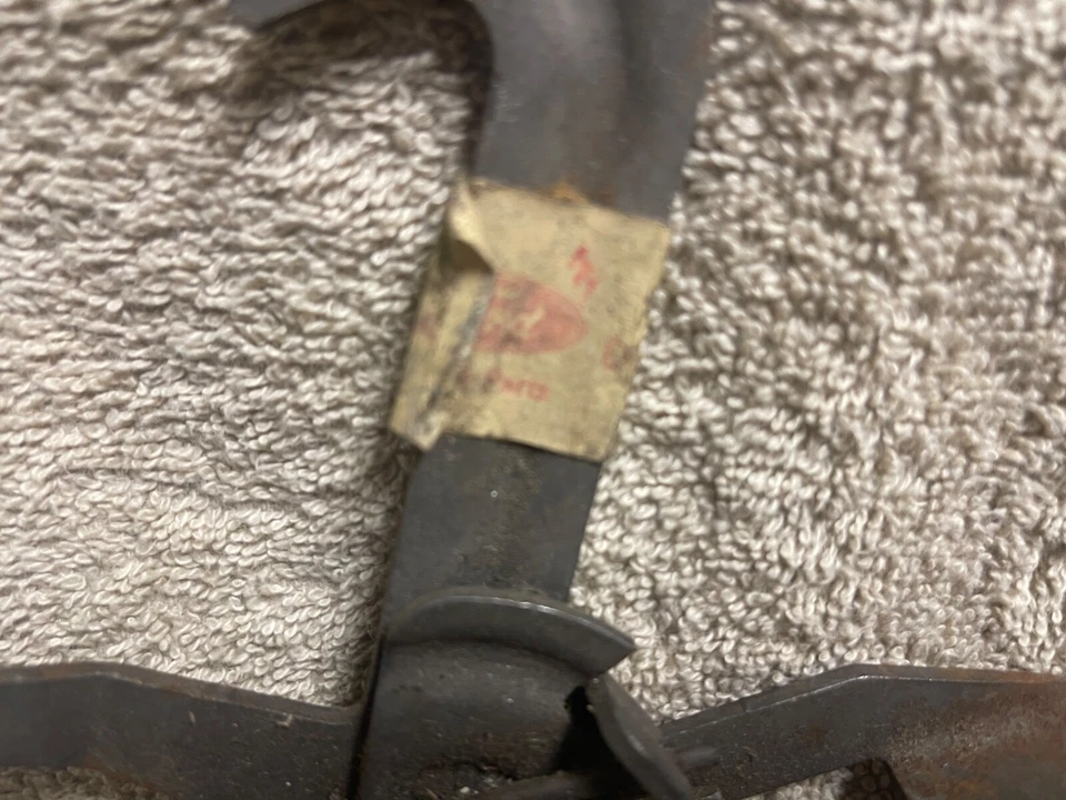 NOS FORD D9CY-16892-A 1983-86 MERCURY CAPRI CAPÔ TRAVA SEGURA LIBERAÇÃO - Imagem 2 de 4