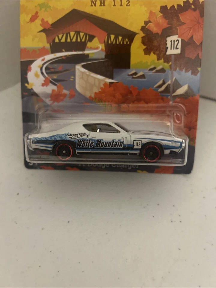 Dodge Charger White Mountain Hot Wheels HW Road Trippin' NH 112 19/32 '71 Foto 2 de 4