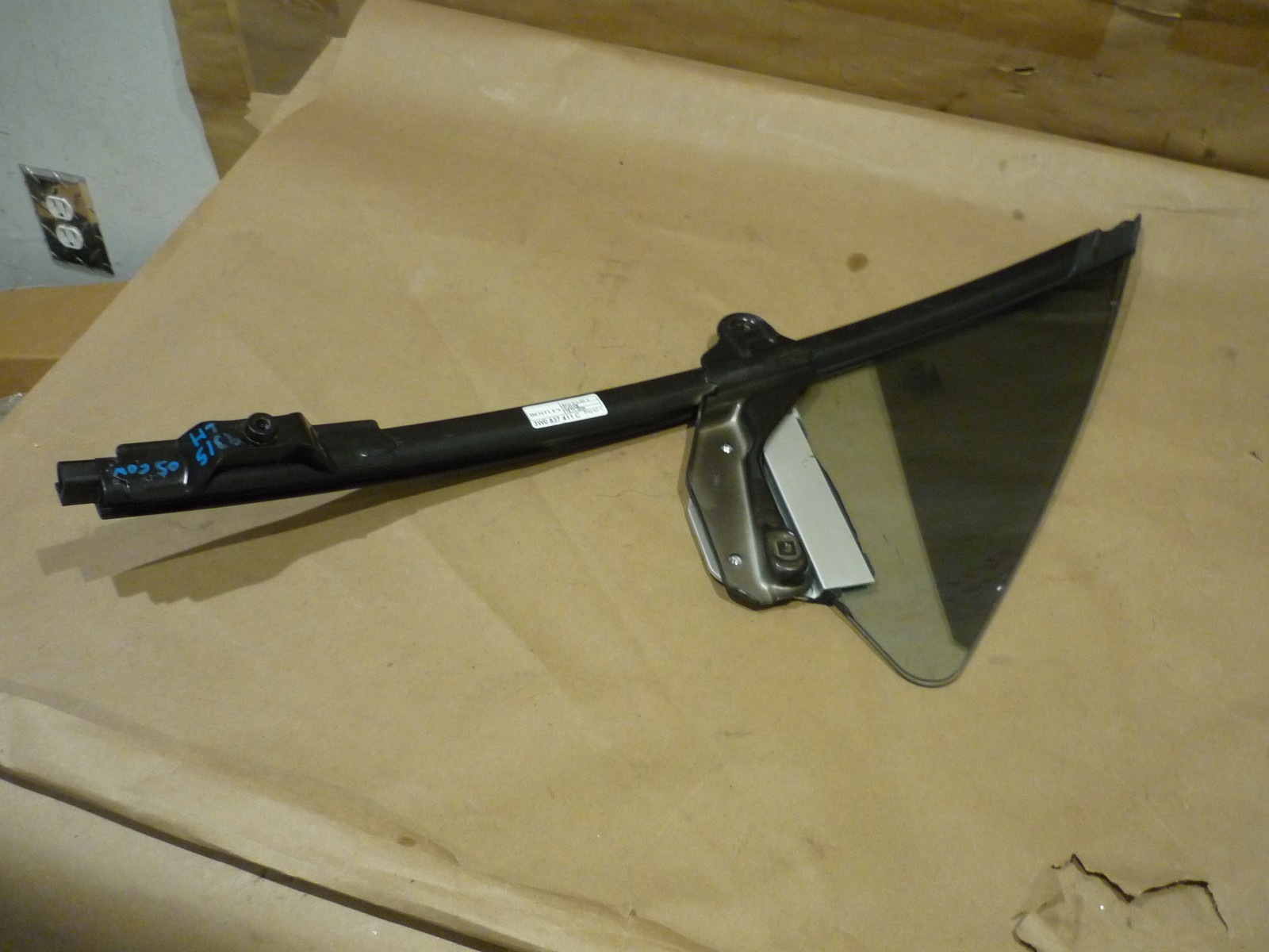 Bentley Continental GT 05 LH Front Door Vent Glass - P/N 3W0837411C