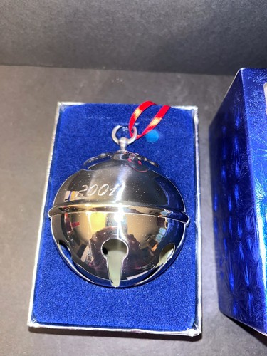 Reed & Barton 2001 Plato de Plata Anual Navidad Acebo Campana Adorno en Caja - Imagen 2 de 11
